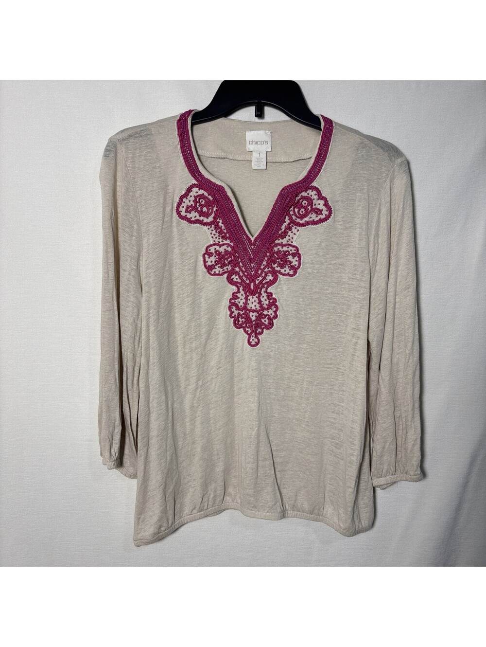 Chicos Woman Embellished Vee Neck Top SZ 1 Natural Linen Blend Retail $79